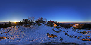 雲取山 山頂避難小屋前 - 夕方